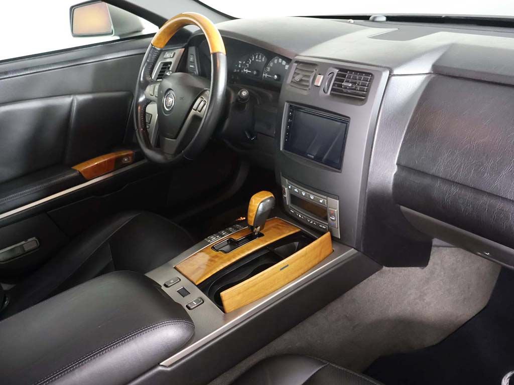 Used 2004 Cadillac XLR RWD image 24