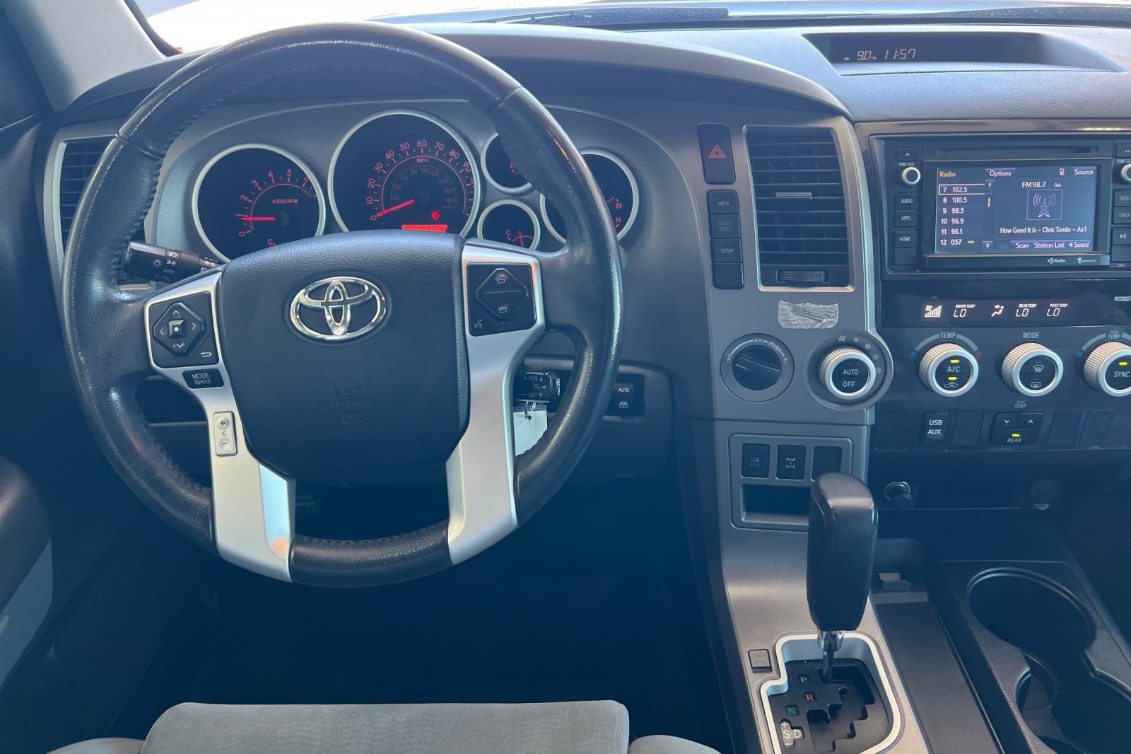 Used 2014 Toyota Sequoia SR5 AWD/4WD image 11