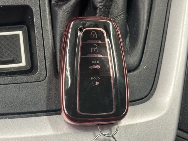 Used 2020 Toyota RAV4 XLE Premium image 38