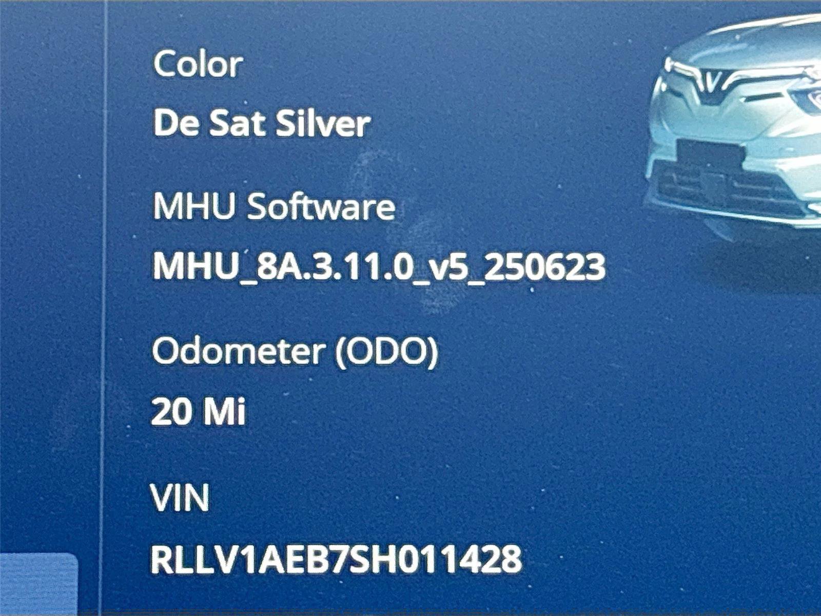 New 2025 VinFast VF 8 Eco image 12