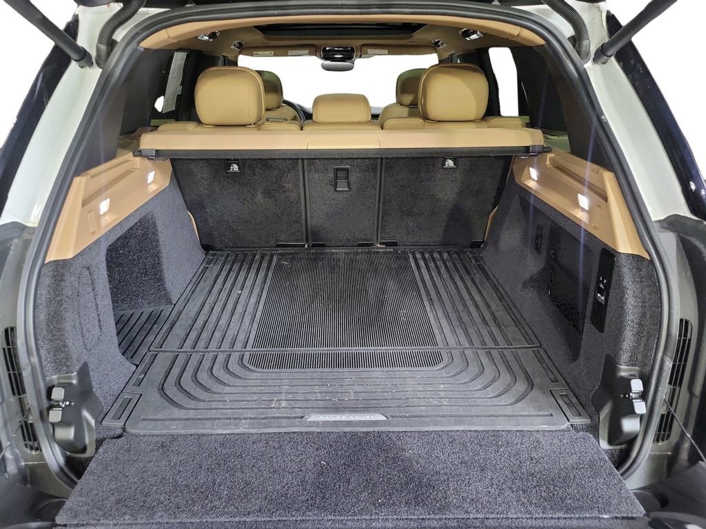 Used 2023 Land Rover Range Rover SE image 28