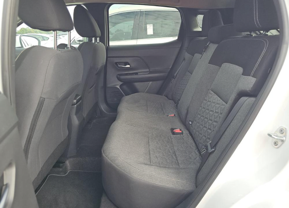 Used 2025 Nissan Kicks SV FWD image 13