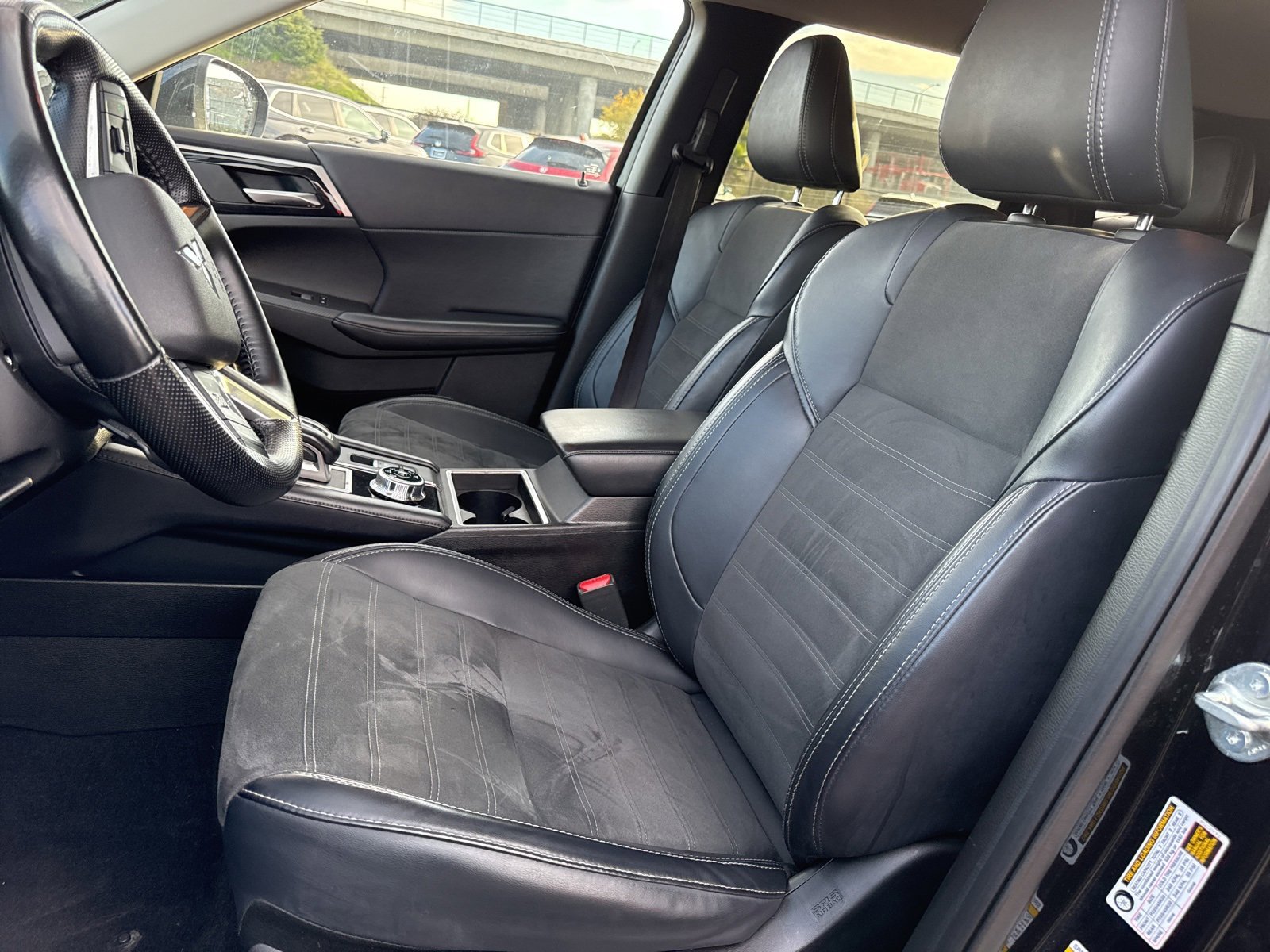 Used 2024 Mitsubishi Outlander SE Black Edition image 14