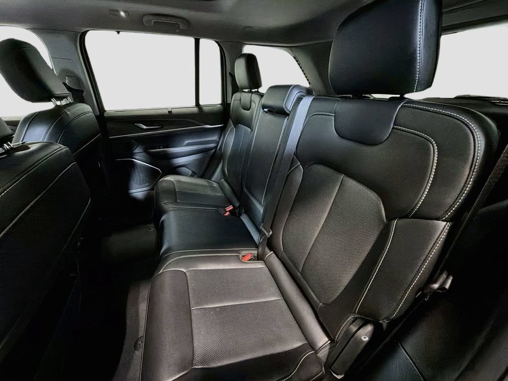 Used 2023 Jeep Grand Cherokee 4WD 4xe w/ Luxury Tech Group II image 24