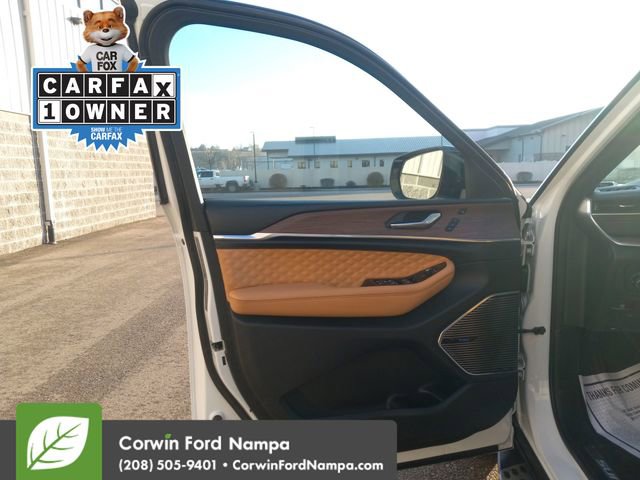 Used 2022 Jeep Grand Cherokee L Summit w/ Luxury Tech Group V image 10