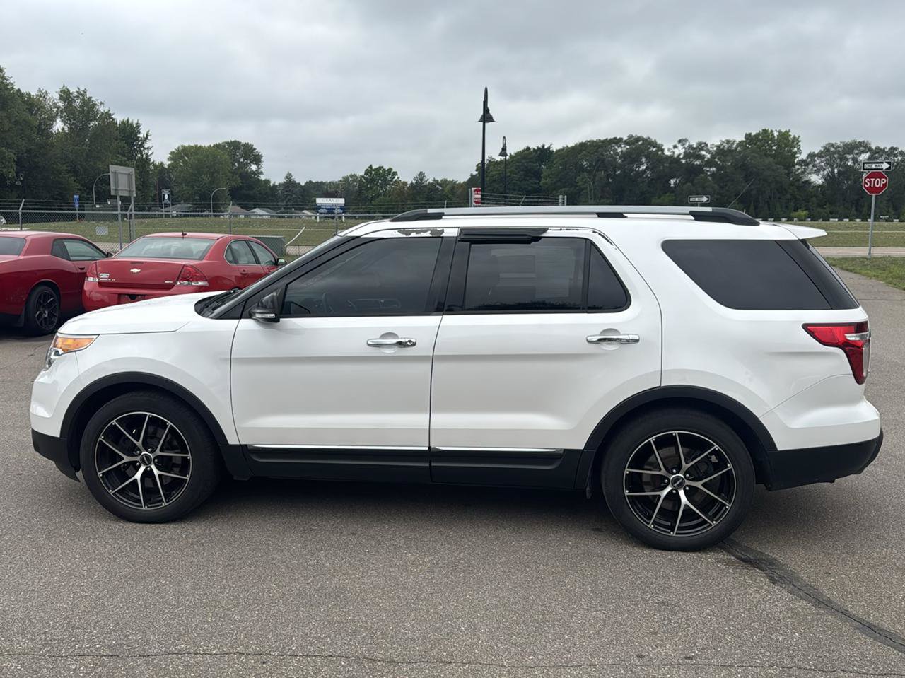 Used 2015 Ford Explorer XLT w/ Equipment Group 202A AWD/4WD image 8