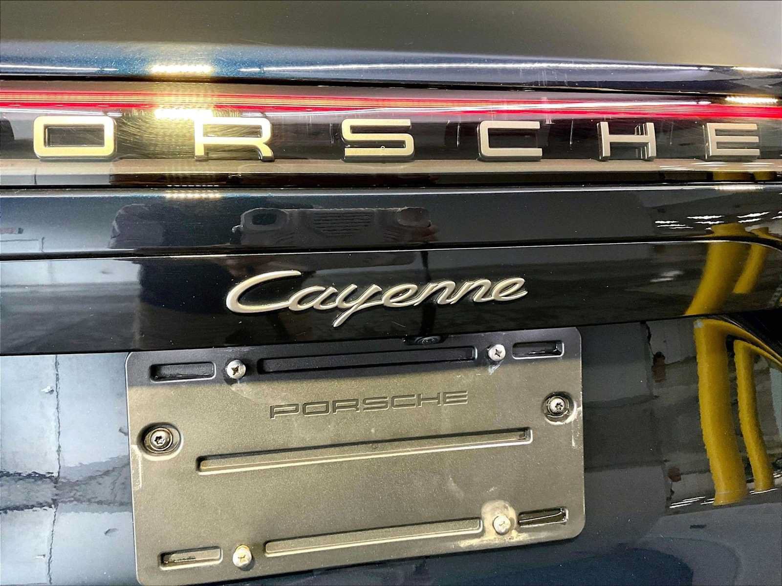 Certified 2022 Porsche Cayenne Platinum Edition AWD/4WD image 35