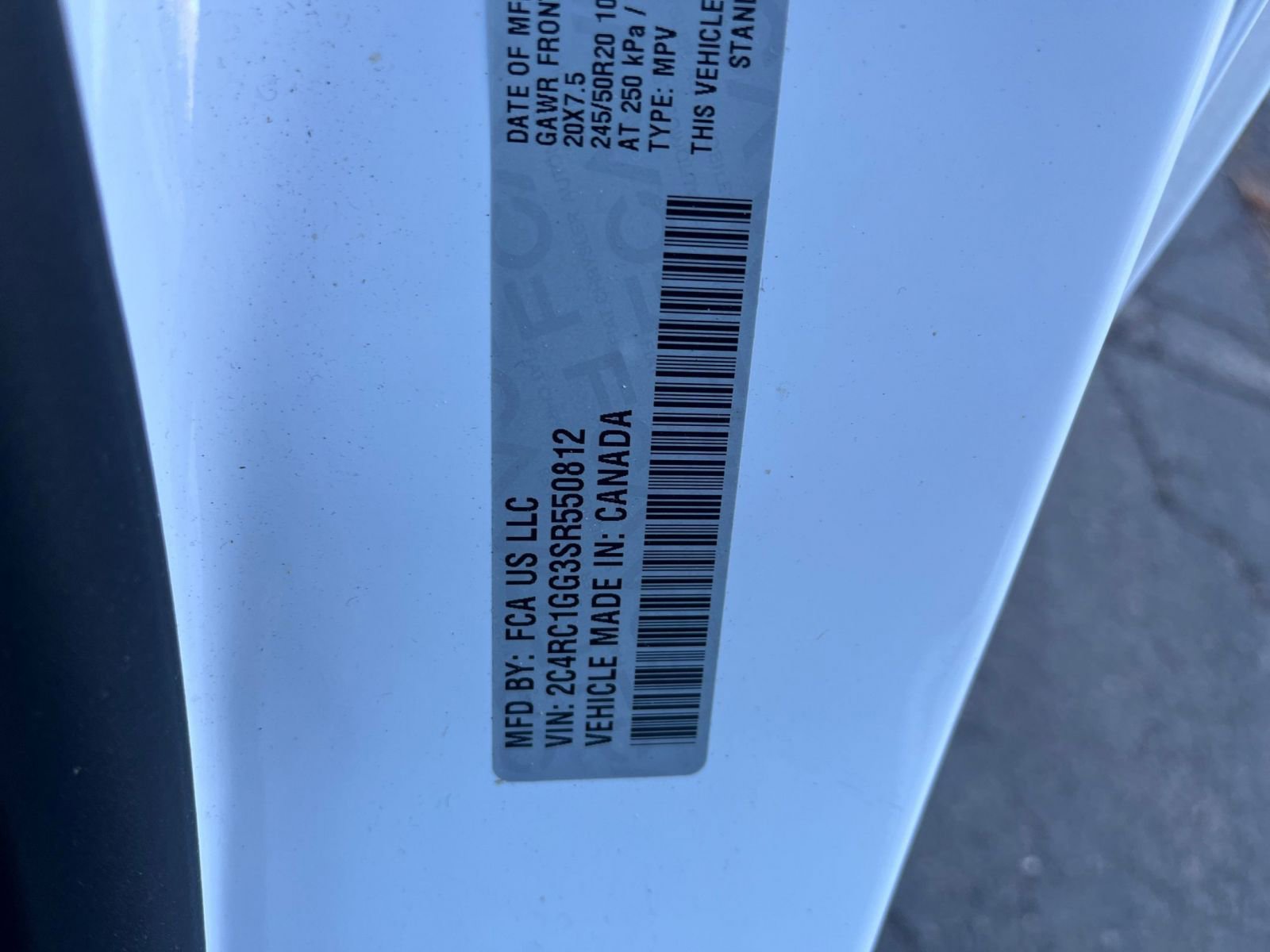 Used 2025 Chrysler Pacifica Limited image 32