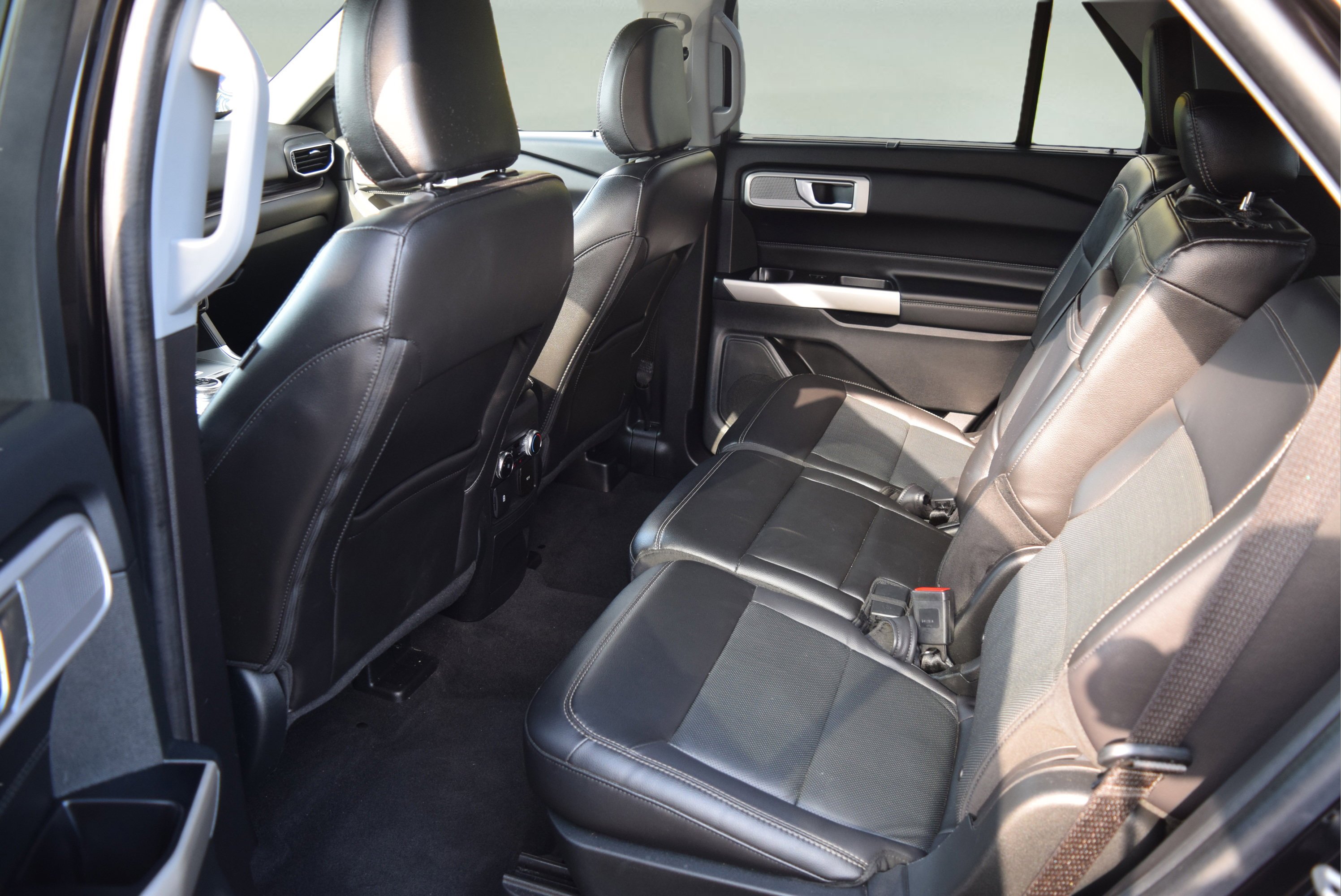 Certified 2022 Ford Explorer Limited AWD/4WD image 7