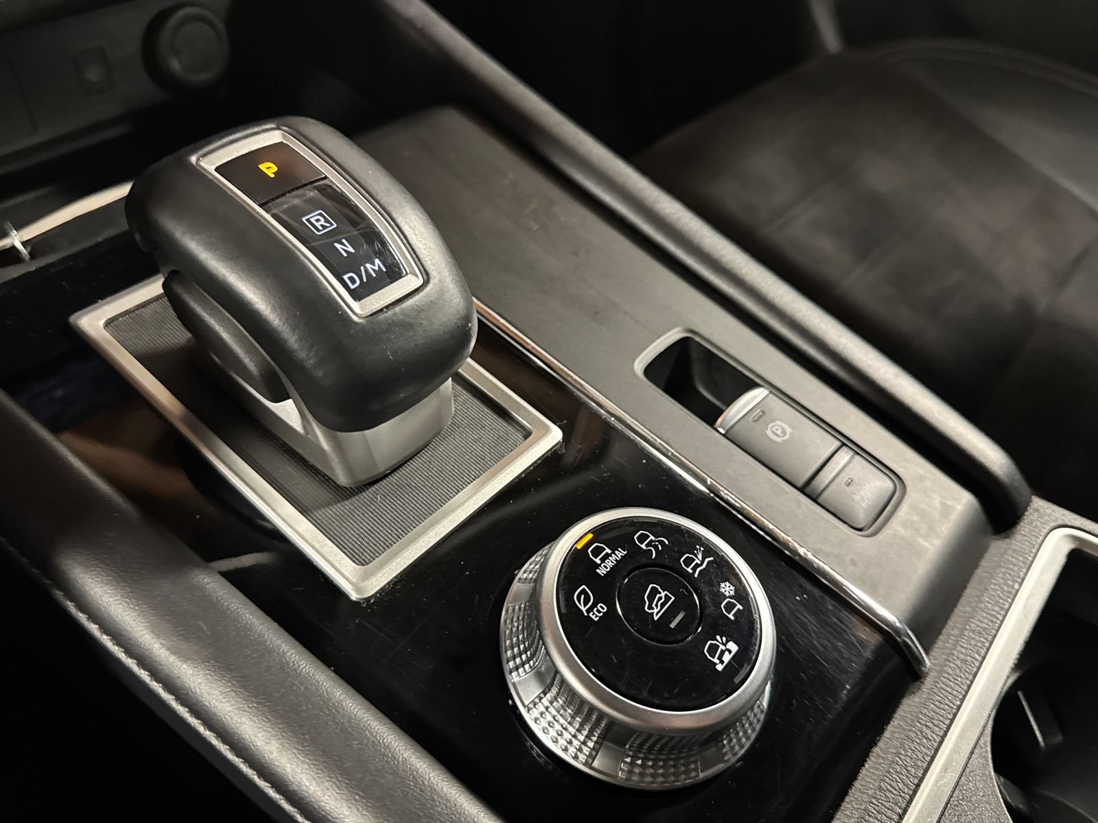 Used 2023 Mitsubishi Outlander SE AWD/4WD image 25