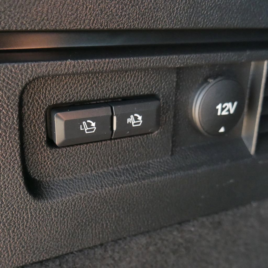 Used 2018 Lincoln MKX Select w/ Select Plus Package AWD/4WD image 19