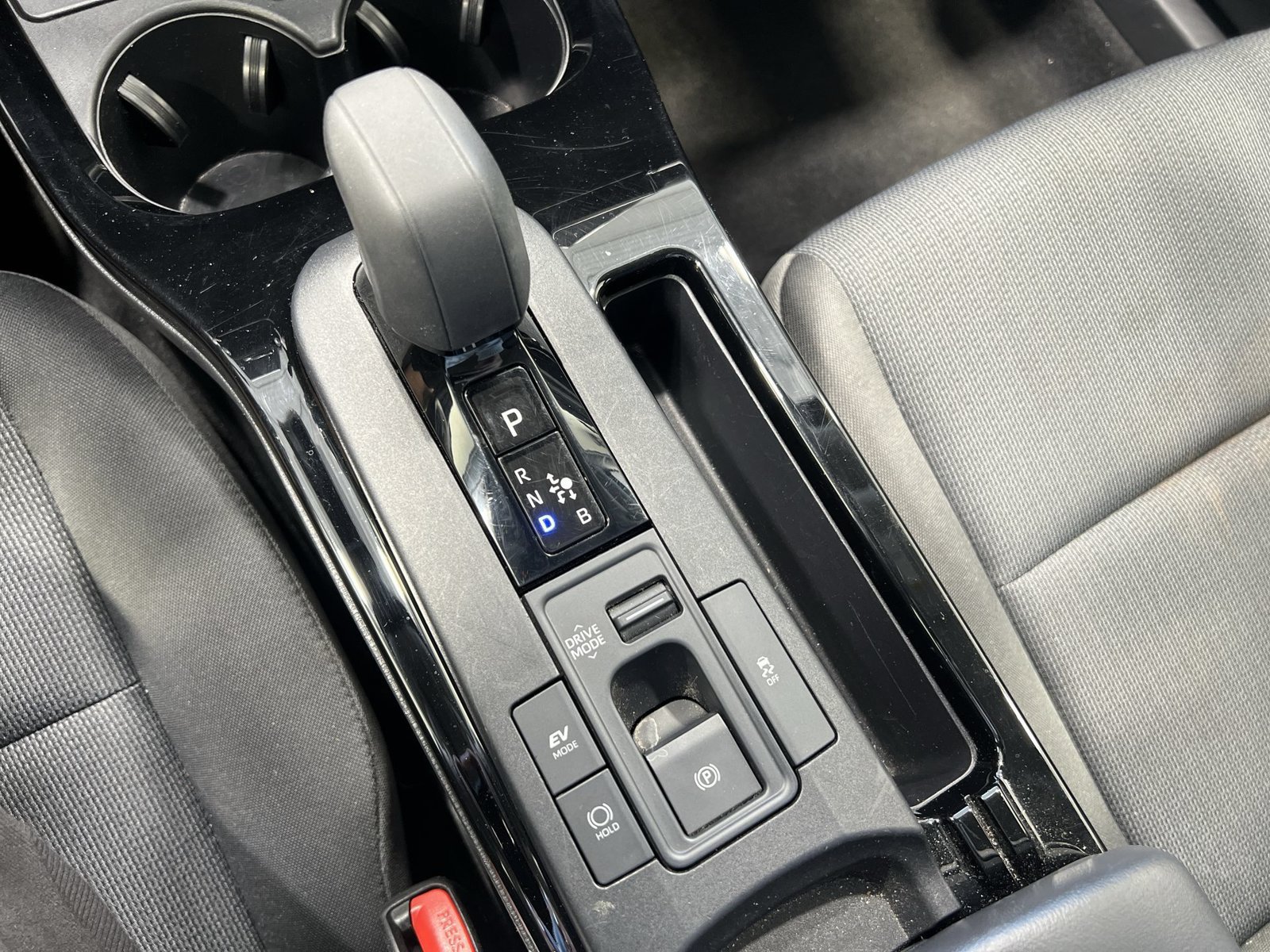 Used 2025 Toyota Prius LE FWD image 20