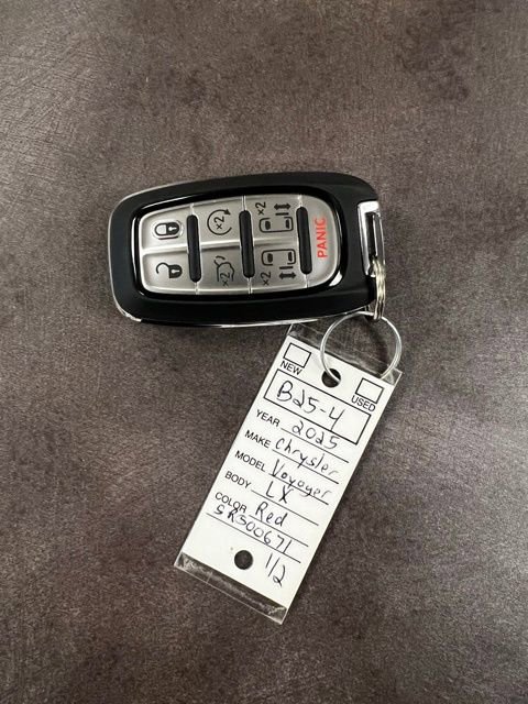 Used 2025 Chrysler Voyager LX image 31