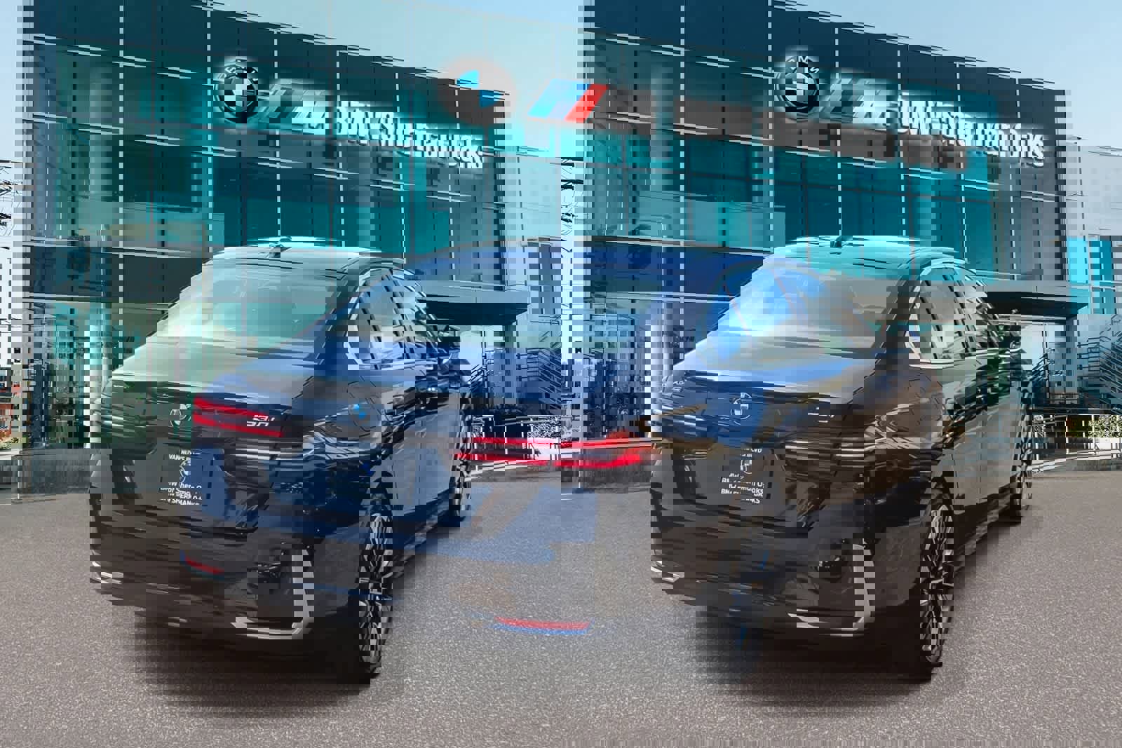 Used 2026 BMW 530i xDrive w/ Premium Package image 4