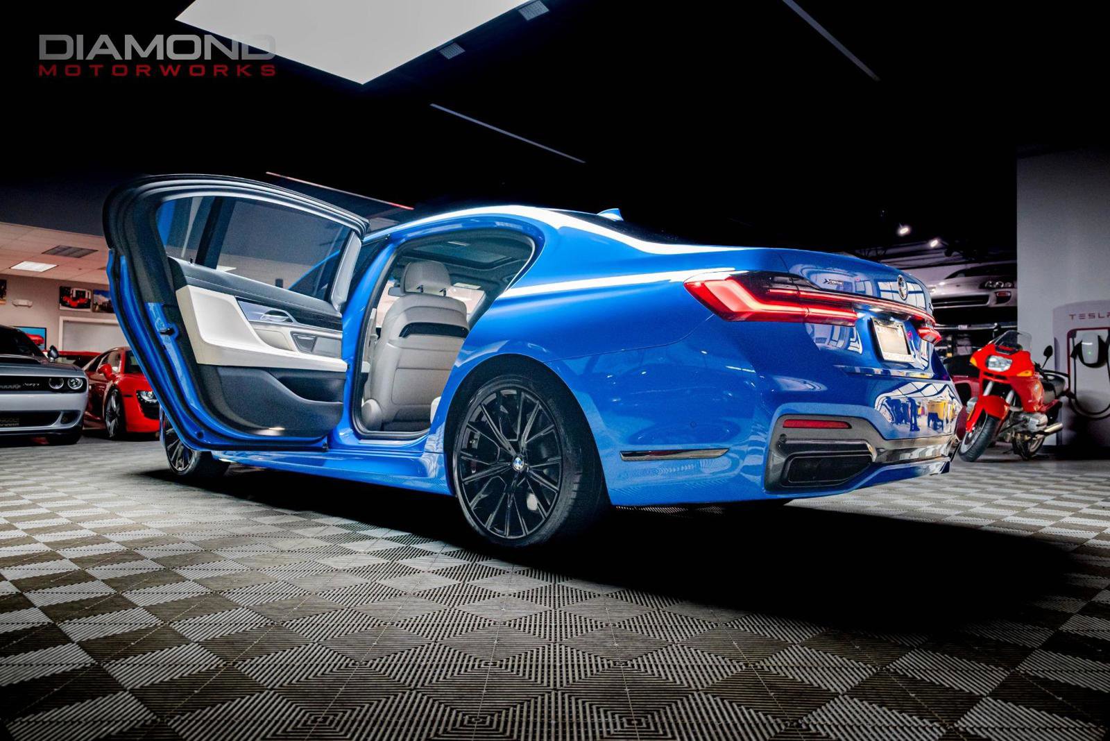 Used 2021 BMW 750i xDrive w/ Executive Package image 53