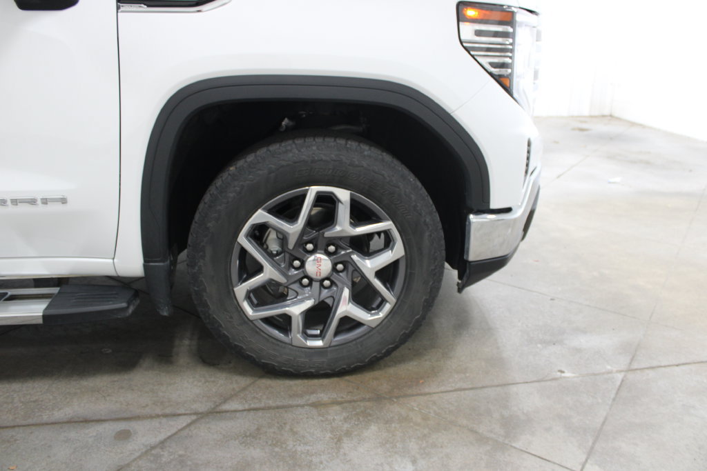 Used 2022 GMC Sierra 1500 SLT AWD/4WD image 18