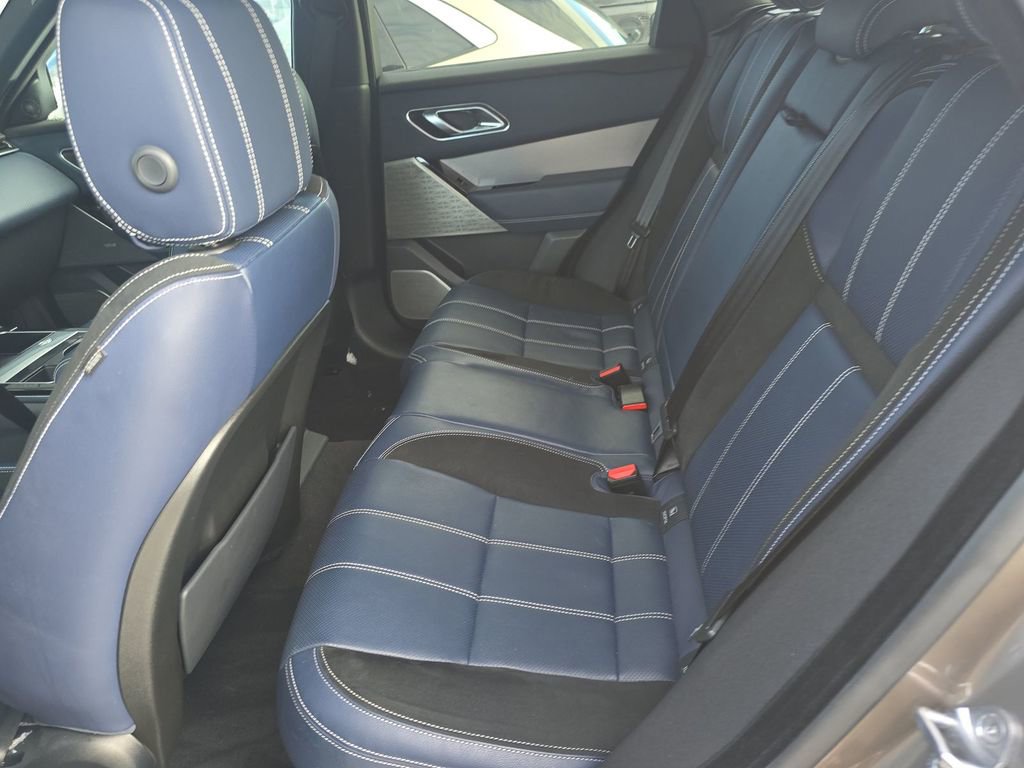 Used 2019 Land Rover Range Rover Velar R-Dynamic SE image 4