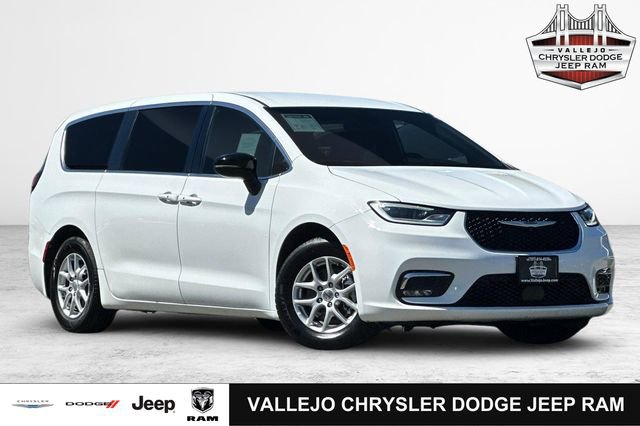 Used 2025 Chrysler Pacifica Select image 1