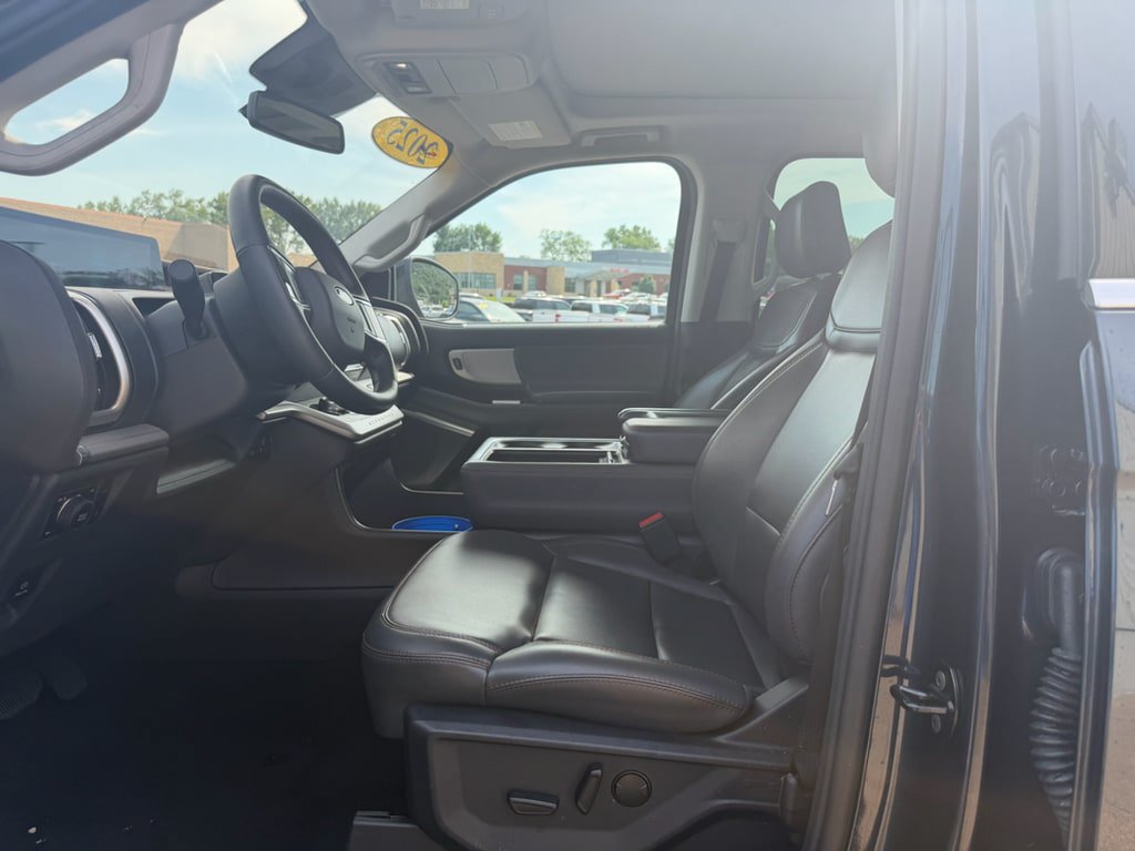Used 2025 Ford Expedition Active AWD/4WD image 15