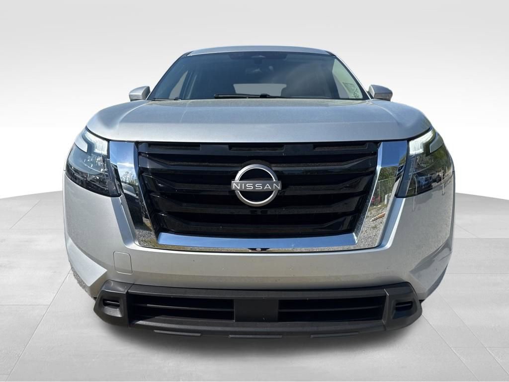 Used 2025 Nissan Pathfinder SV image 12