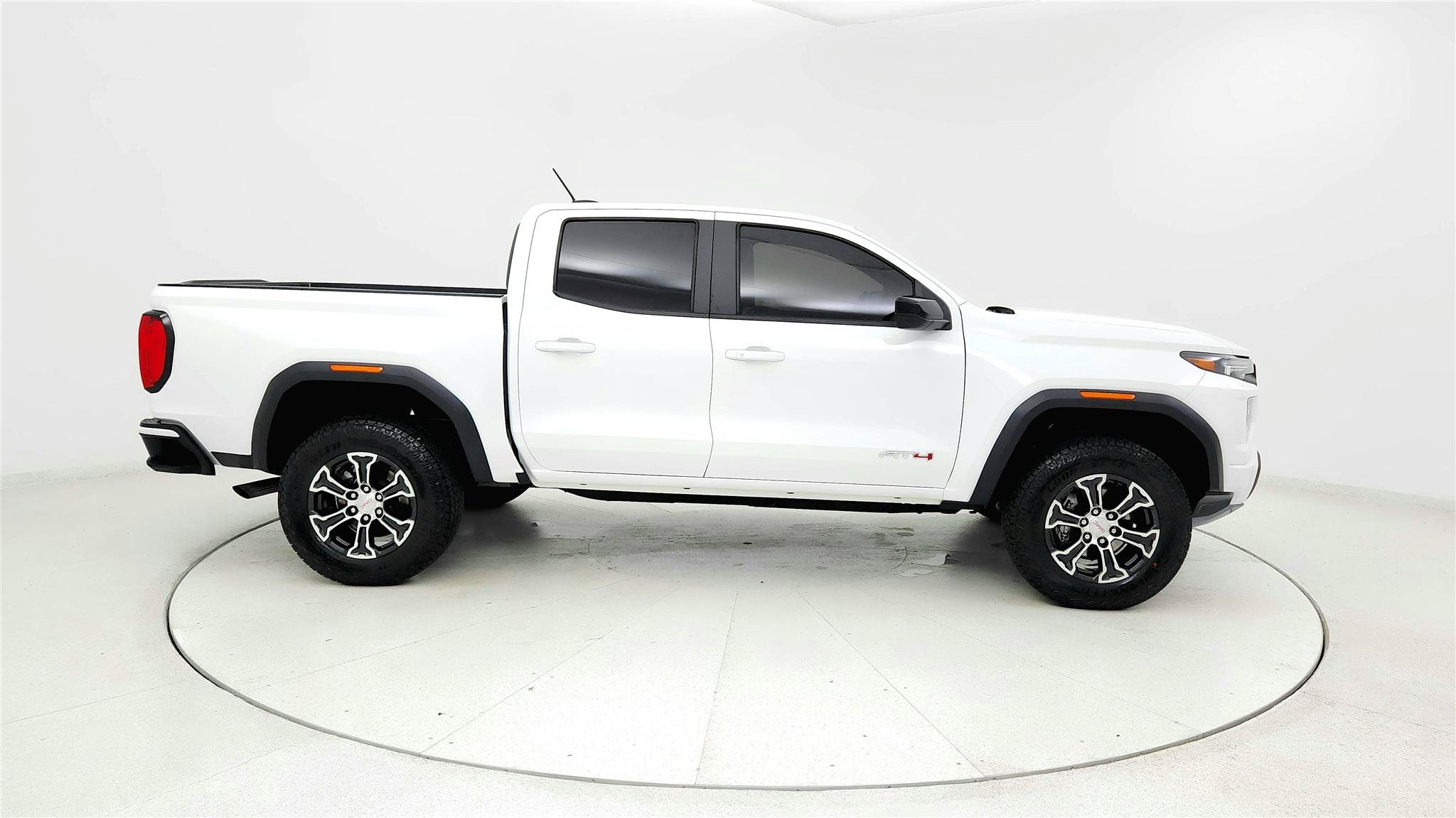 Used 2024 GMC Canyon AT4 w/ AT4 Premium Package AWD/4WD image 6