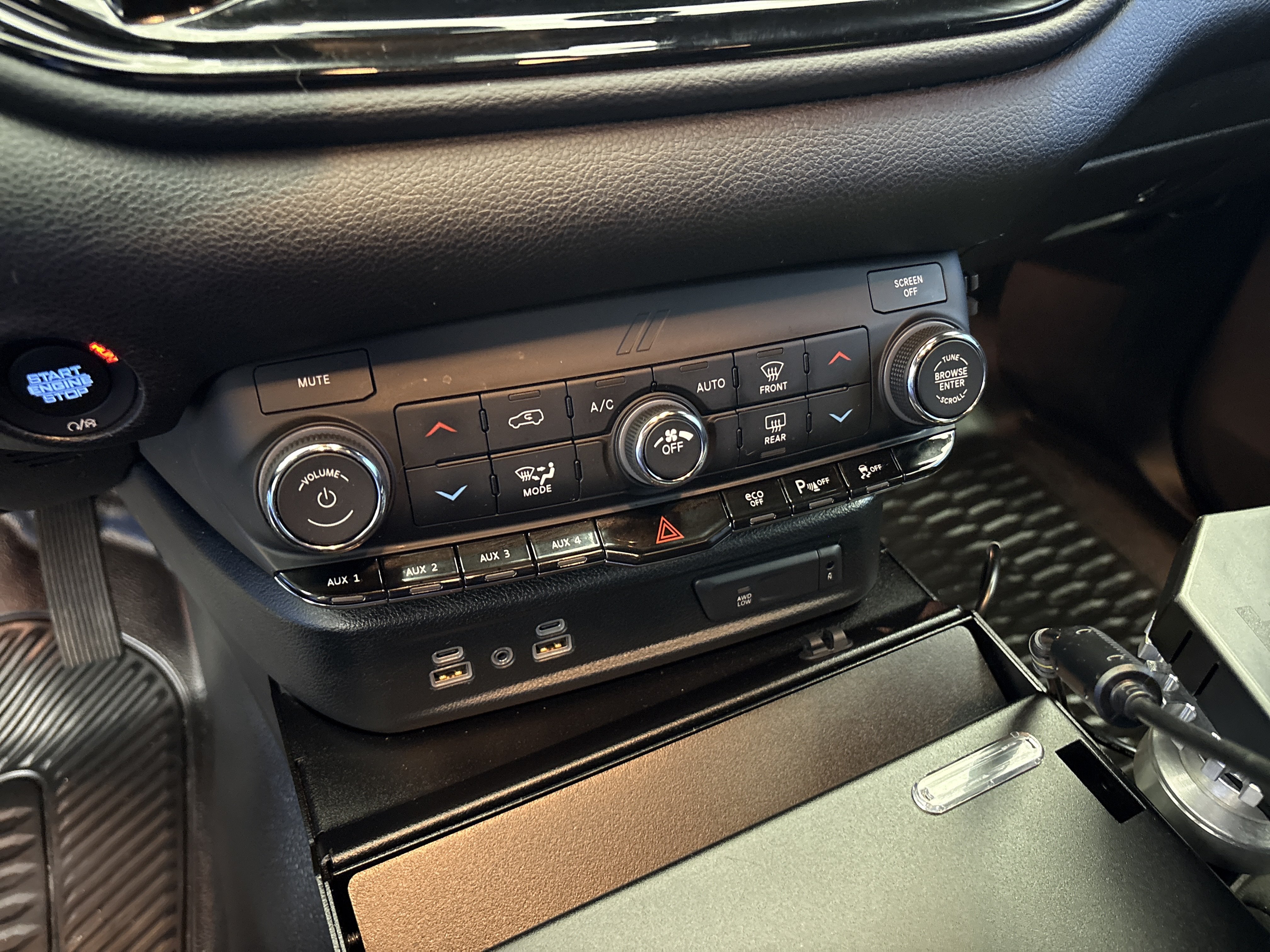 Used 2023 Dodge Durango AWD image 21