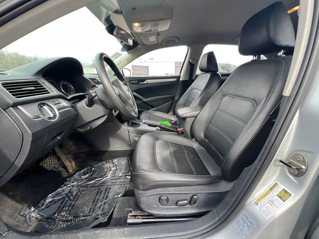 Used 2013 Volkswagen Passat 2.5 S image 24