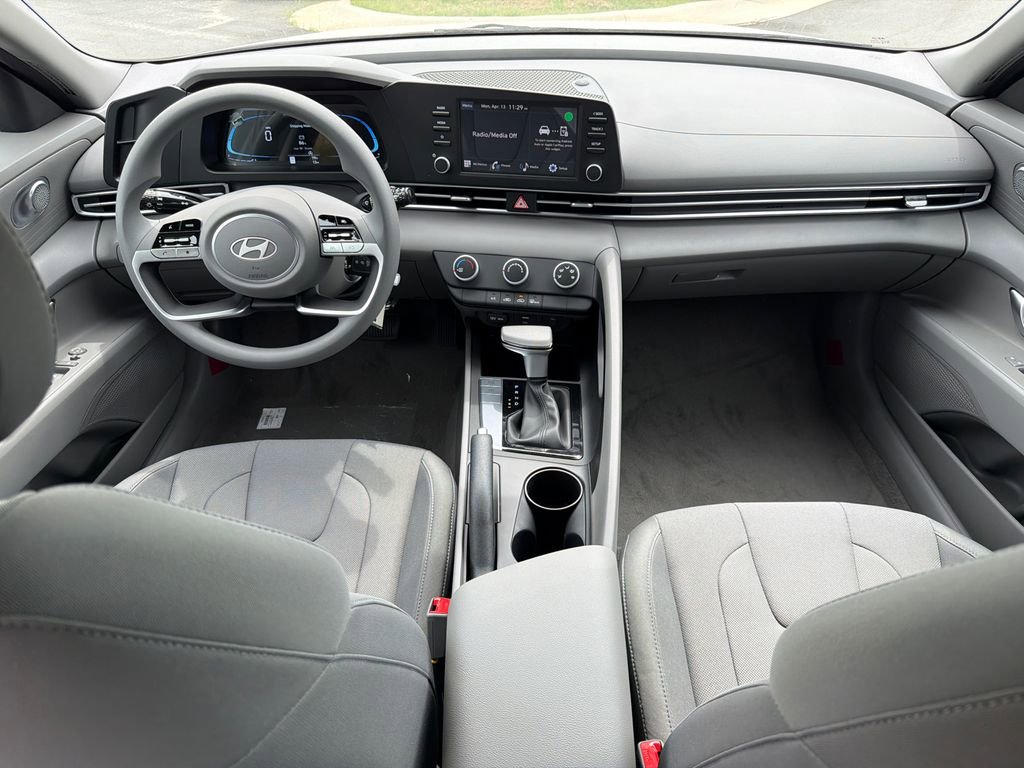 New 2026 Hyundai Elantra SE FWD image 21