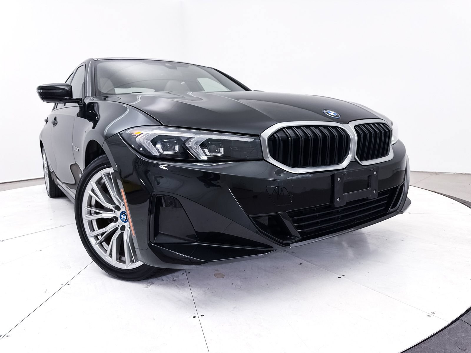 Used 2023 BMW 330e RWD image 9