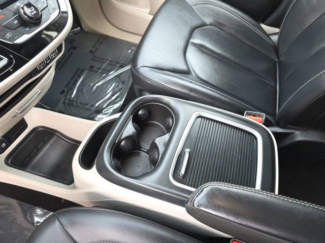 Used 2024 Chrysler Pacifica Touring-L image 31