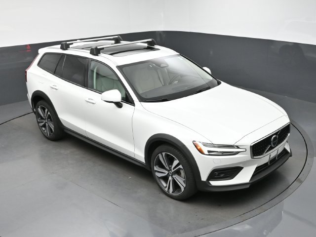 Used 2024 Volvo V60 B5 Cross Country Plus w/ Protection Package Premier AWD/4WD image 18