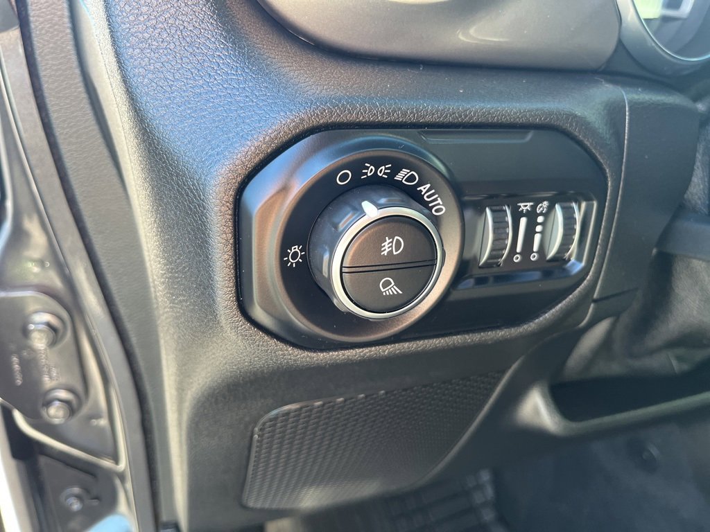 Used 2020 Jeep Gladiator Overland w/ Safety Group image 17