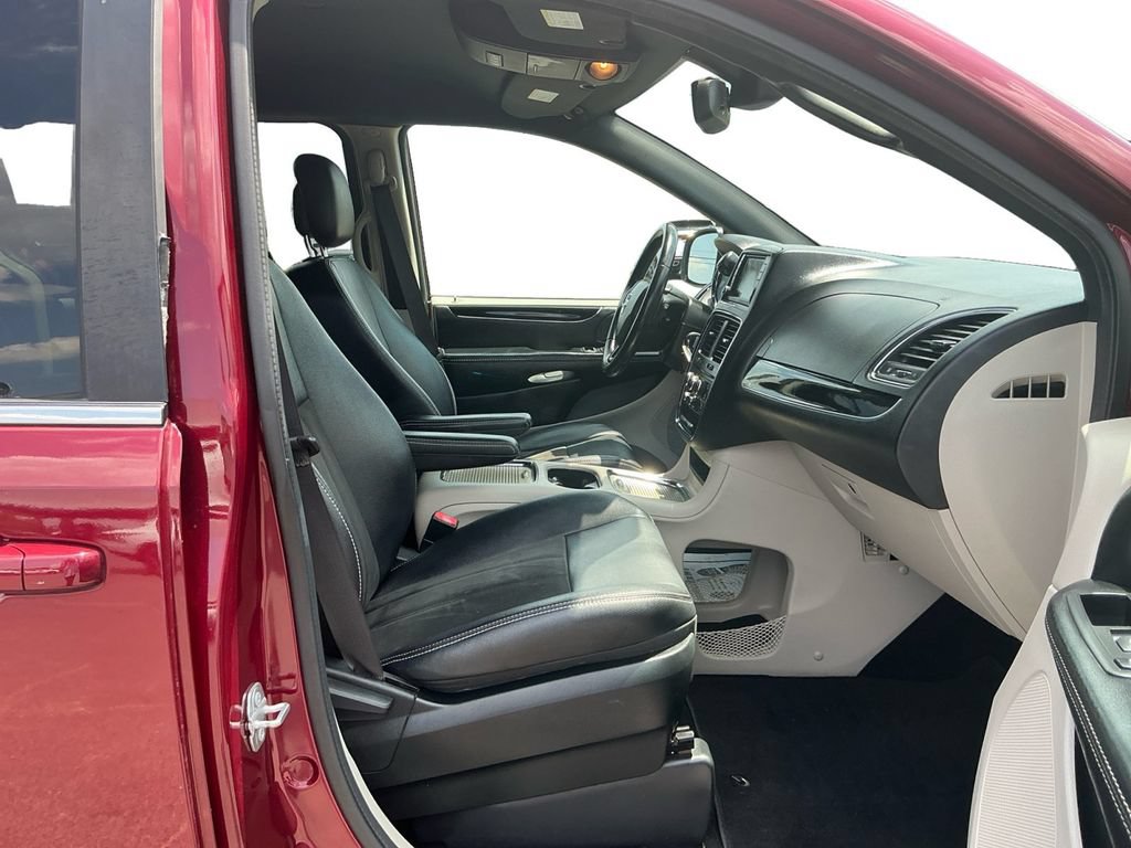 Used 2019 Dodge Grand Caravan SXT FWD image 22