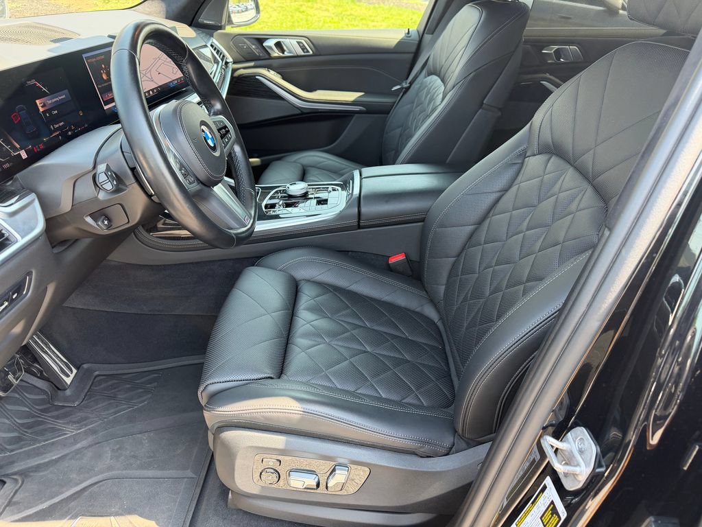 Used 2024 BMW X7 xDrive40i w/ Executive Package AWD/4WD image 3