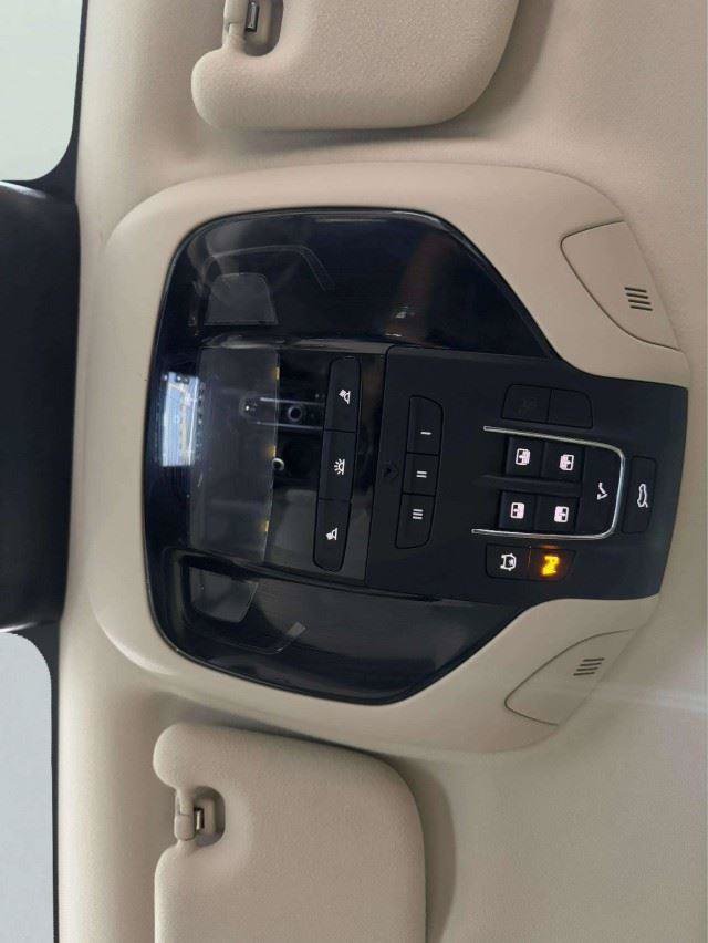Used 2017 Maserati Levante S AWD/4WD image 29