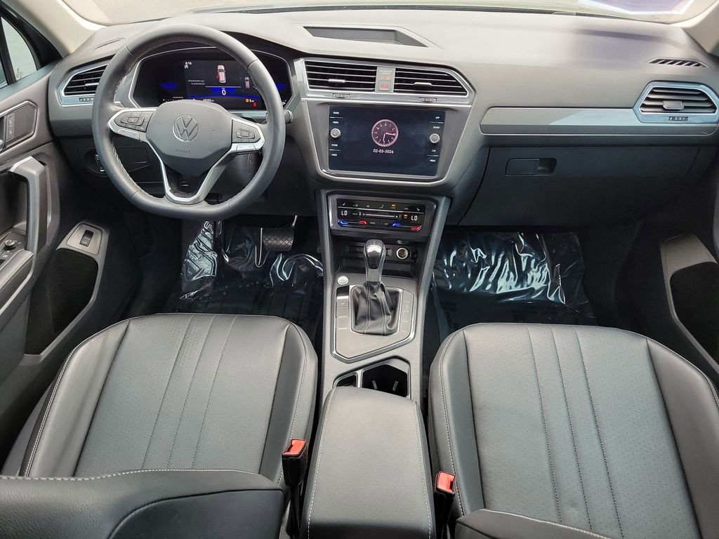 Used 2022 Volkswagen Tiguan SE w/ Panoramic Sunroof Package FWD image 13