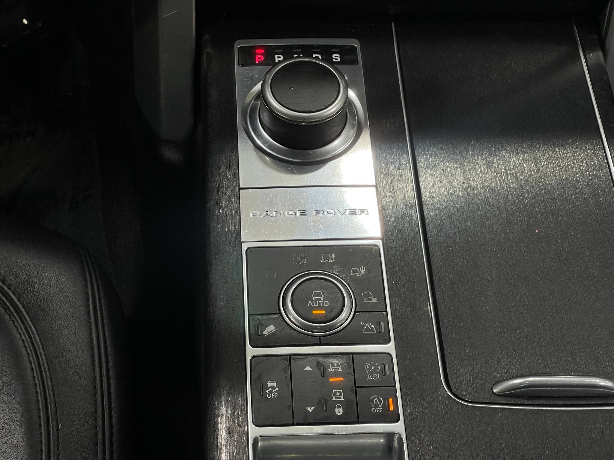 Used 2015 Land Rover Range Rover Supercharged AWD/4WD image 28