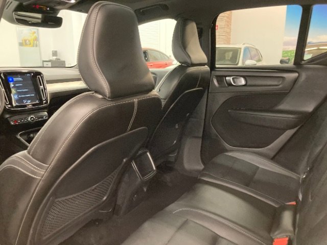 Used 2019 Volvo XC40 T5 Momentum image 11