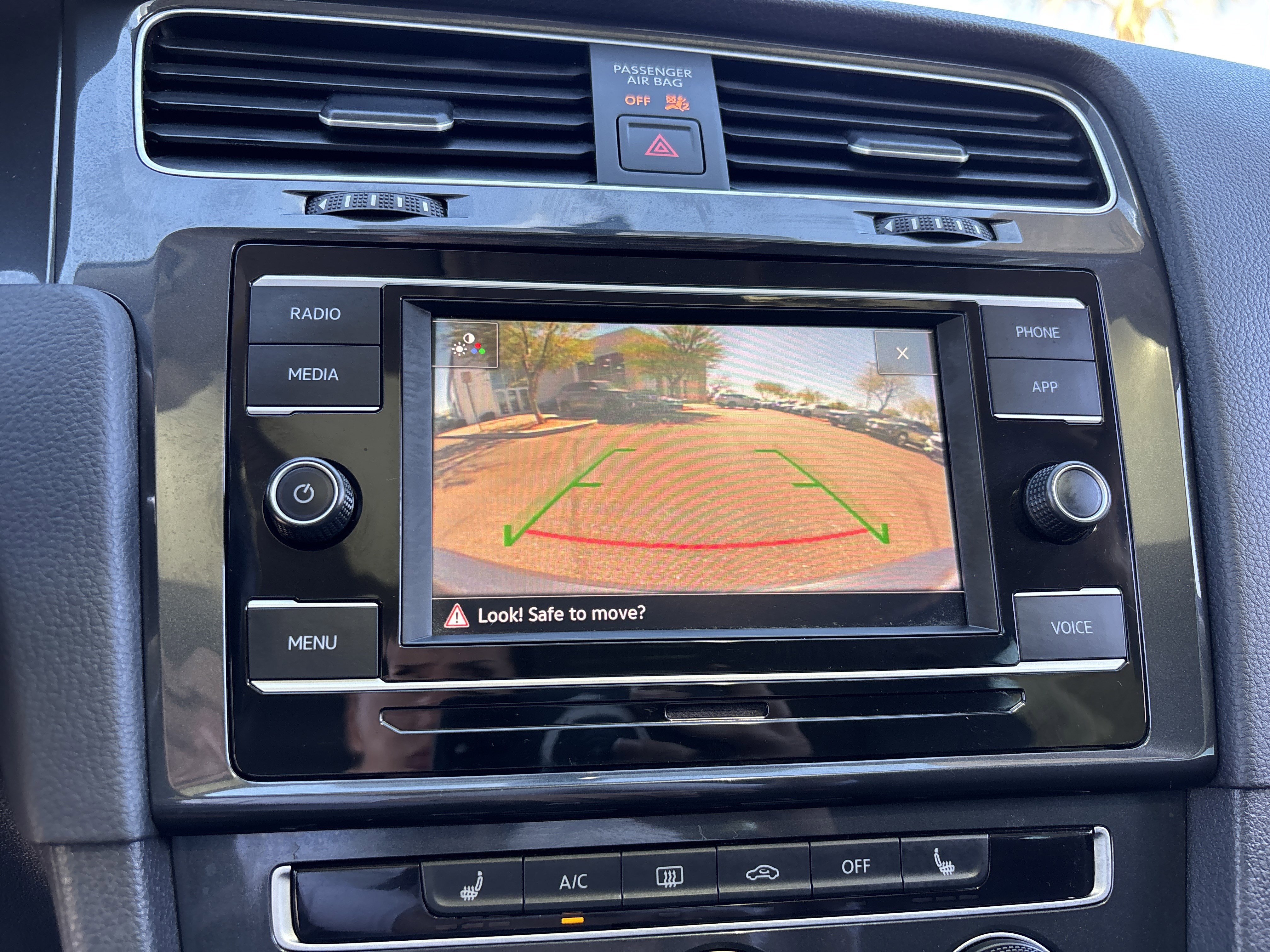 Used 2021 Volkswagen Golf 4-Door image 22