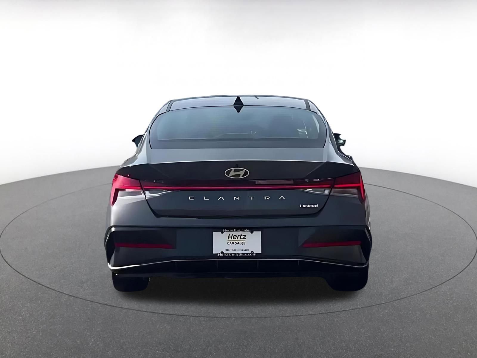 Used 2025 Hyundai Elantra Limited image 12