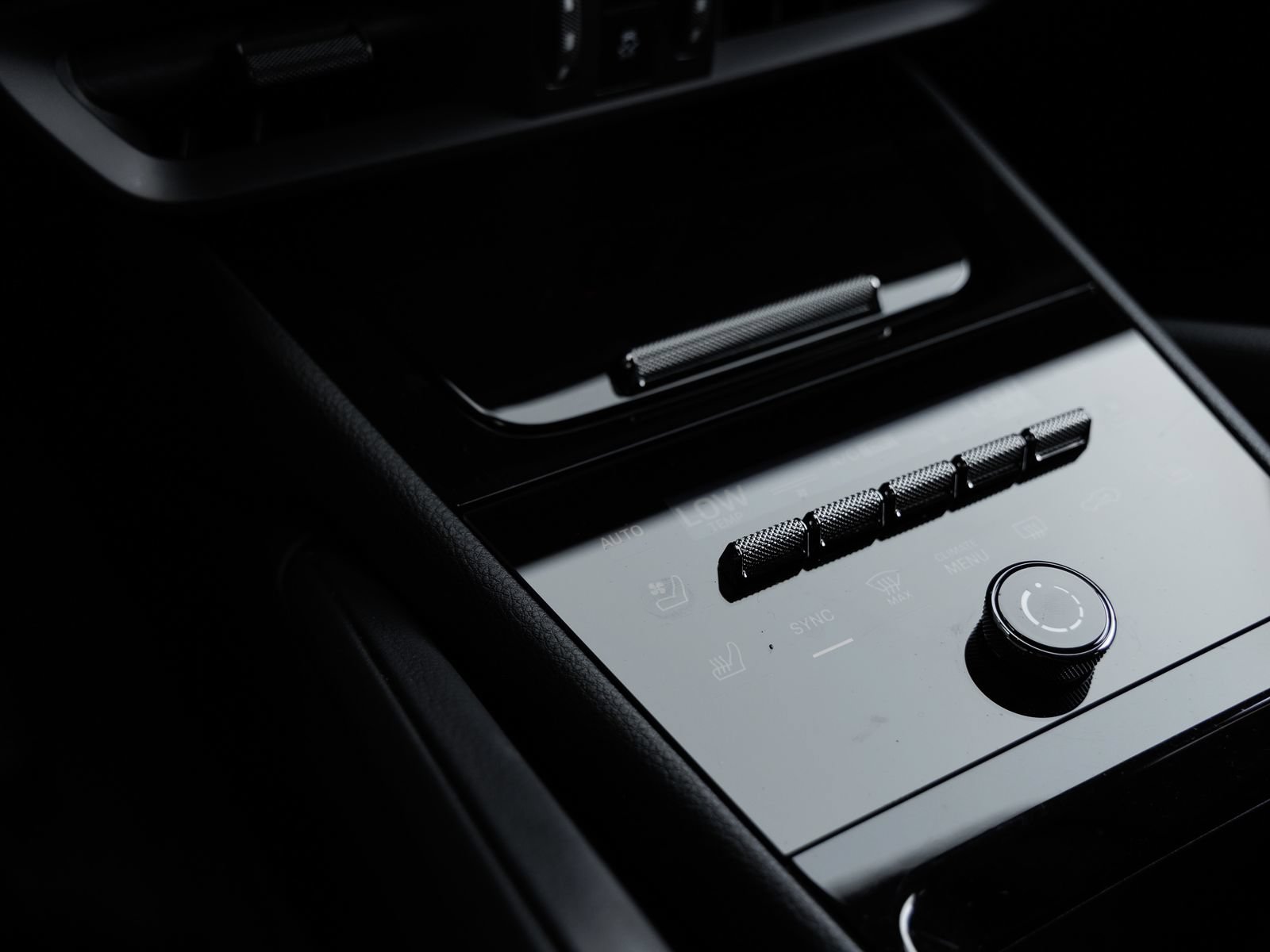 Certified 2025 Porsche Cayenne AWD/4WD image 23