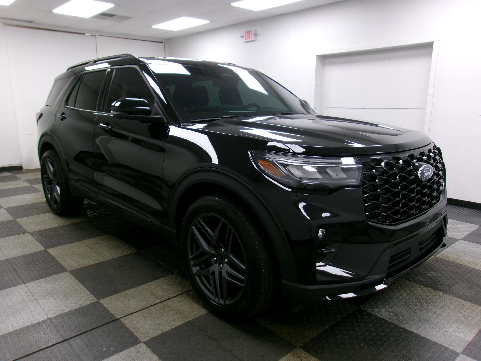 Used 2025 Ford Explorer ST image 15