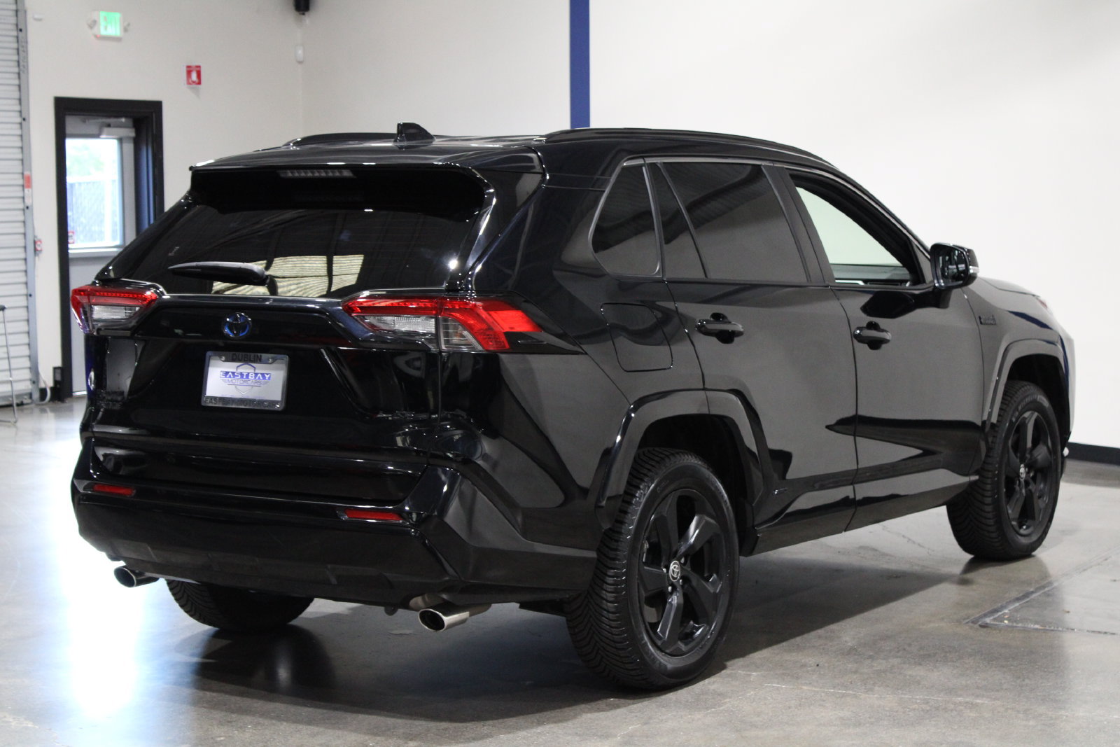 Used 2022 Toyota RAV4 SE w/ Weather & Moonroof Package AWD/4WD image 16