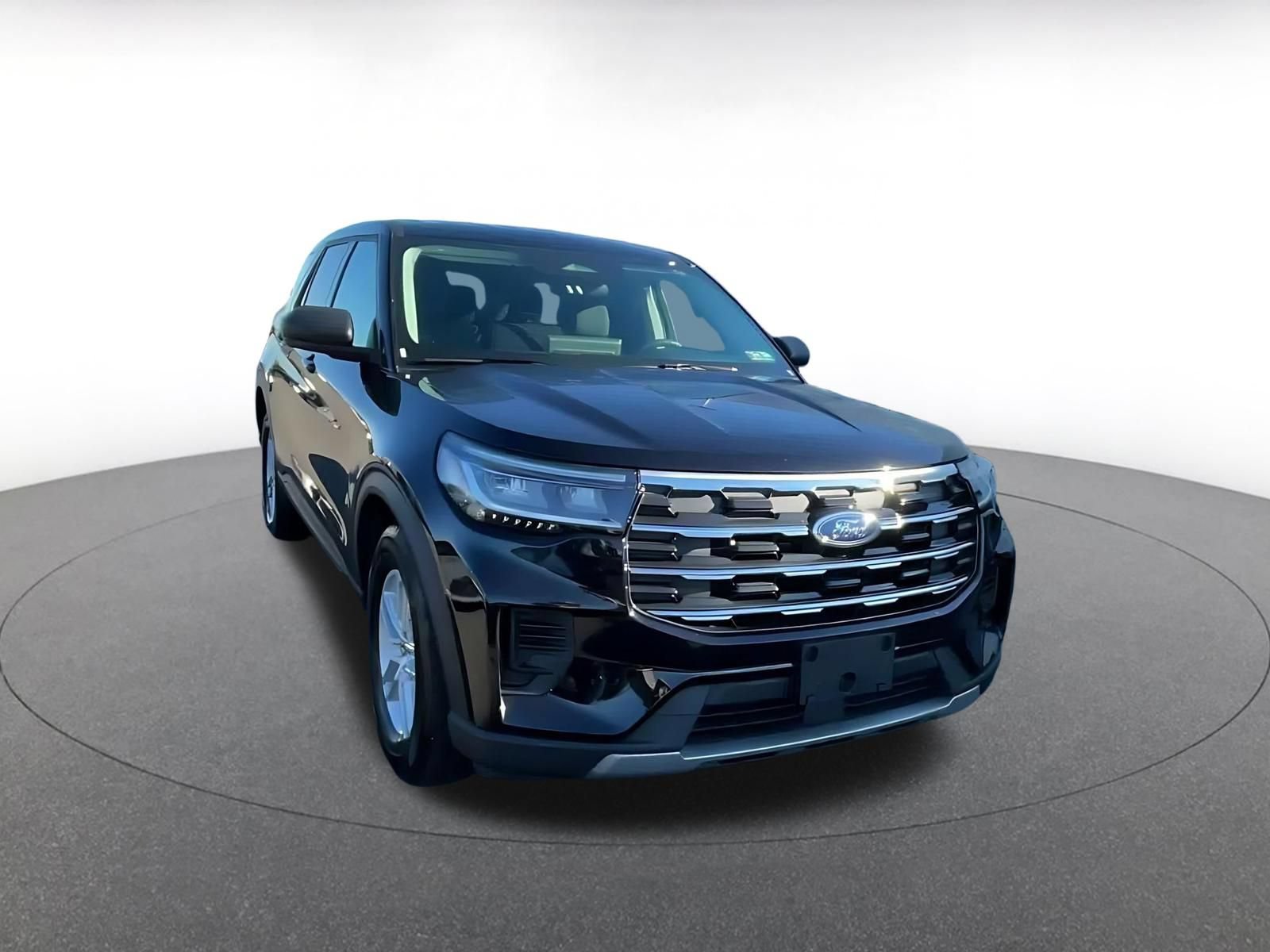 Used 2026 Ford Explorer Active RWD image 3