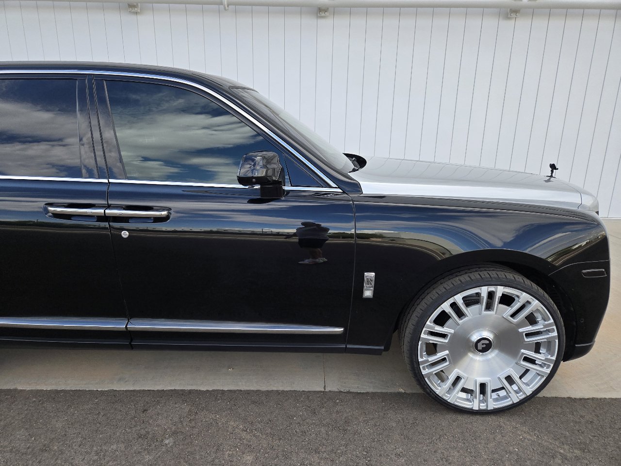 Used 2020 Rolls-Royce Cullinan Black Badge image 13