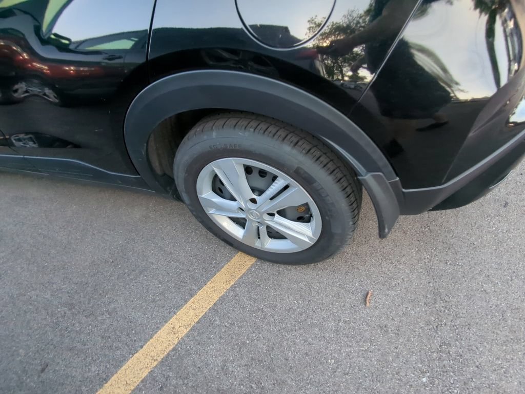 Used 2024 Nissan Kicks S FWD image 5
