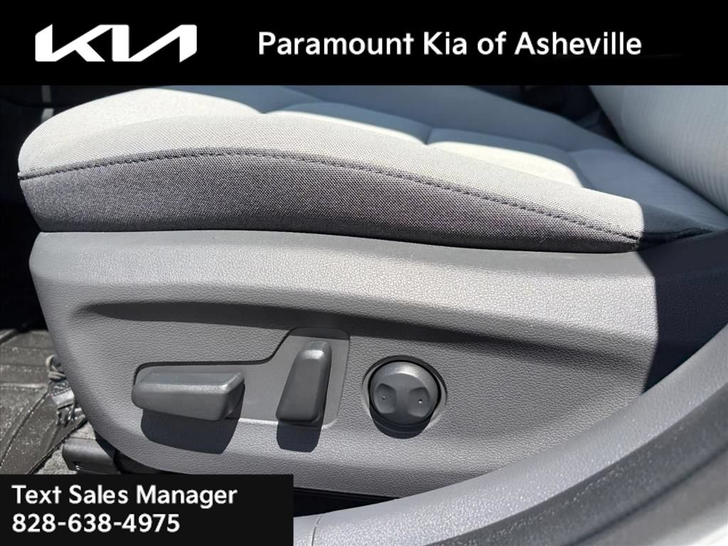 Used 2022 Hyundai Ioniq SE FWD image 17