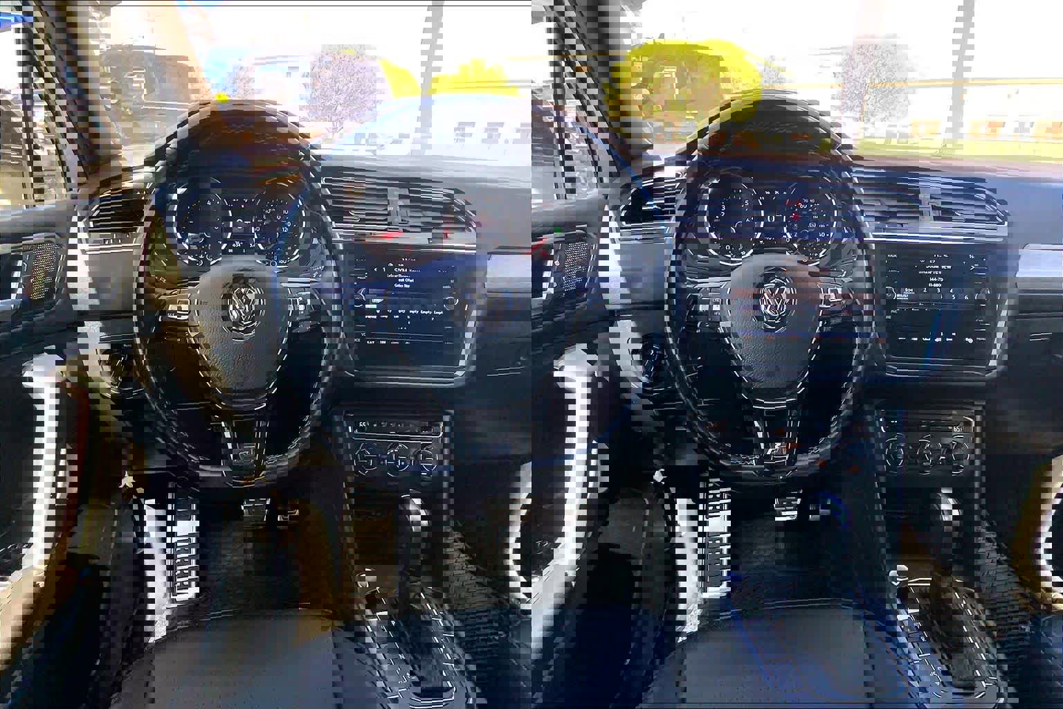 Used 2020 Volkswagen Tiguan SE R-Line image 6