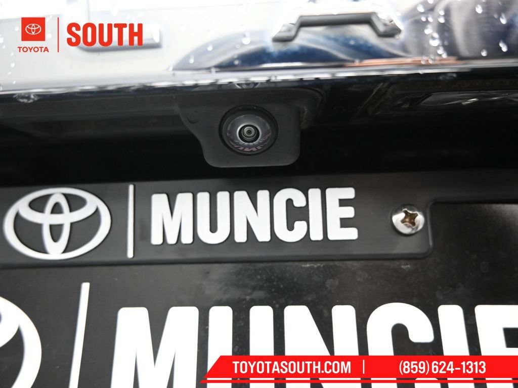 Used 2024 Volkswagen Atlas Cross Sport SE FWD image 39