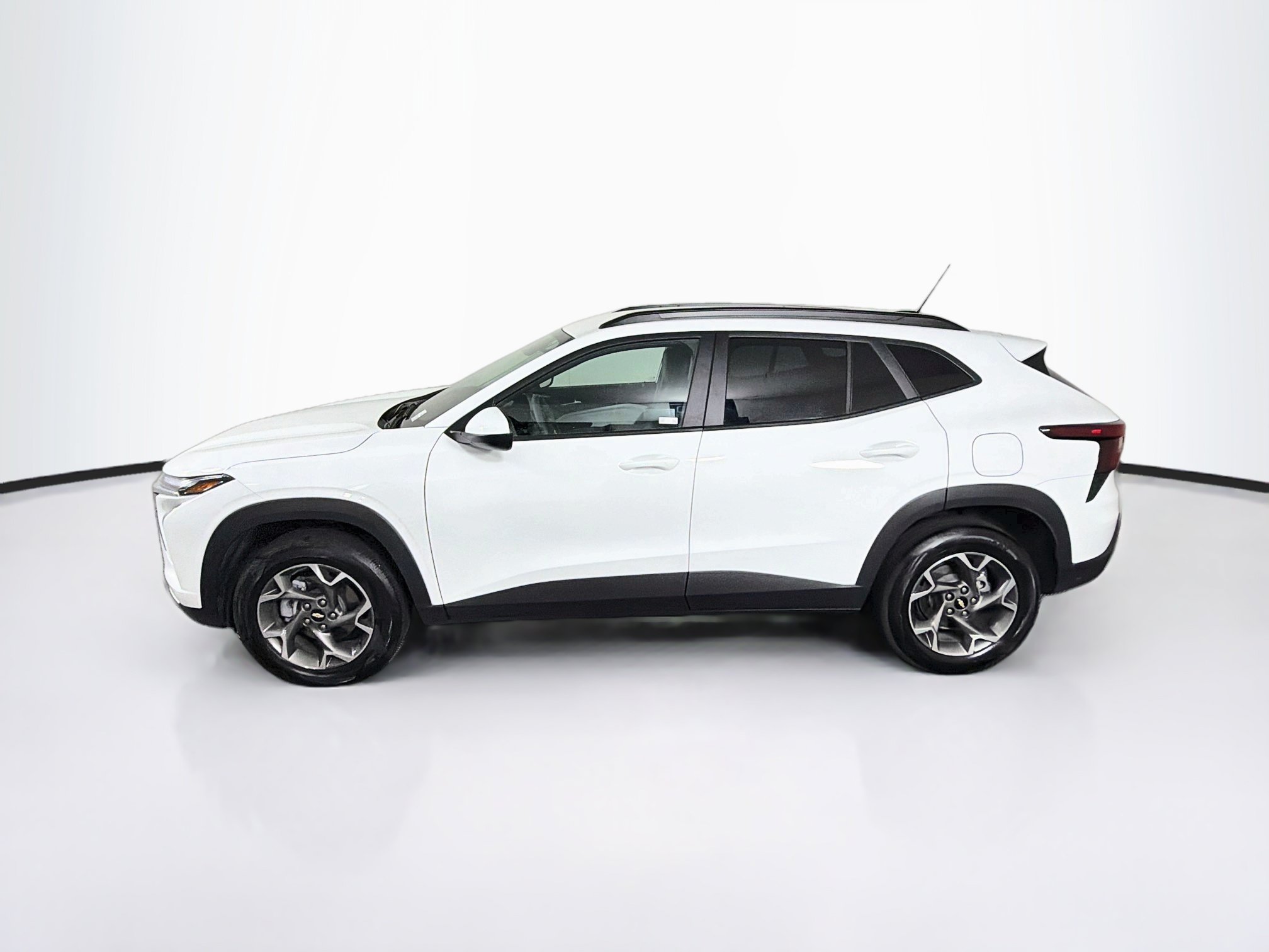 Used 2026 Chevrolet Trax LT FWD image 4
